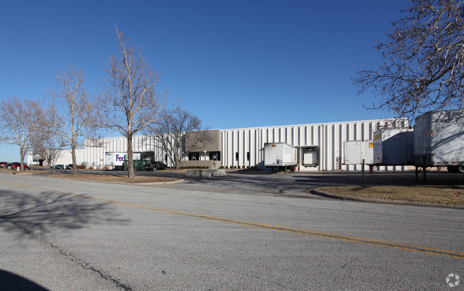 9801-9851 Industrial Blvd, Lenexa, KS en venta - Foto del edificio - Imagen 3 de 3