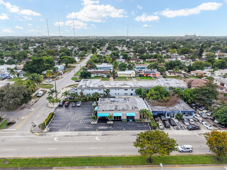 Oficina en Pembroke Pines, FL en venta - Foto del edificio - Imagen 1 de 24