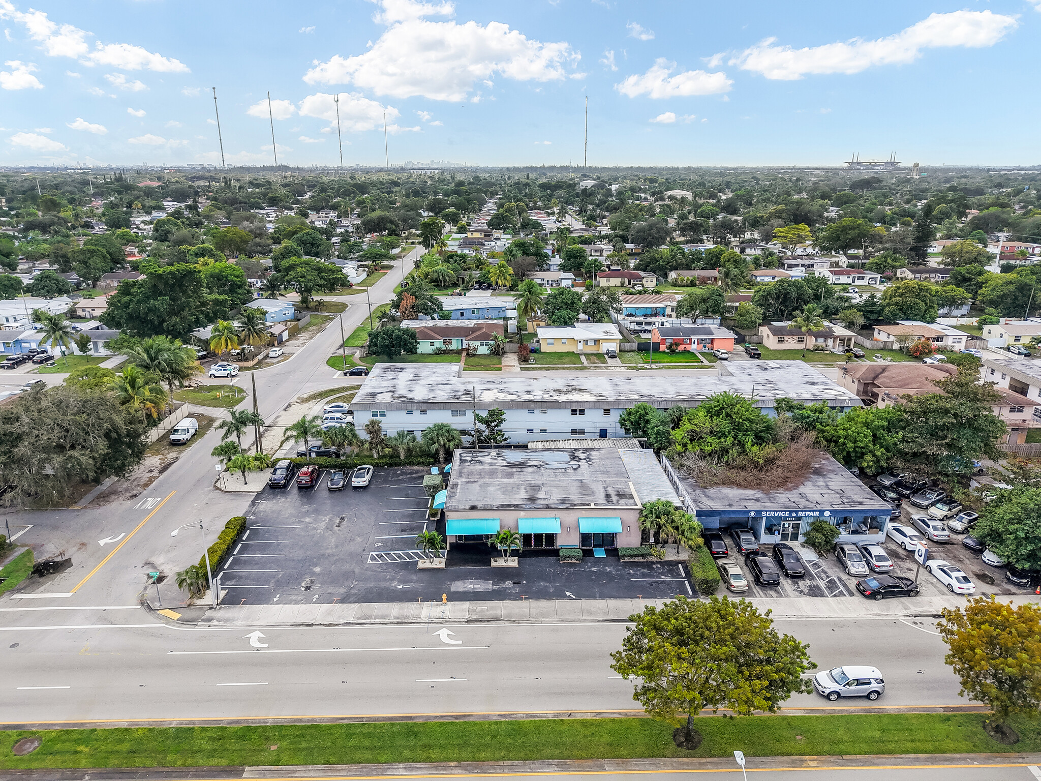 Oficina en Pembroke Pines, FL en venta Foto del edificio- Imagen 1 de 25