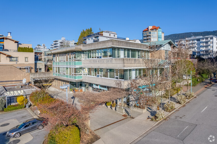 575 16th St, West Vancouver, BC en alquiler - Foto principal - Imagen 1 de 6