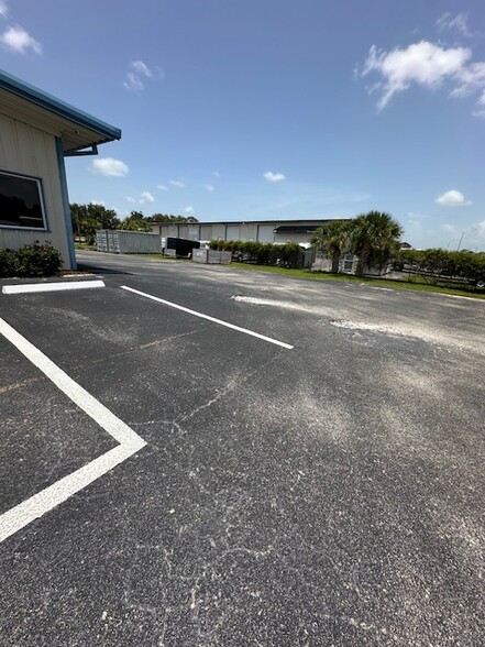 23330 Harborview Rd, Port Charlotte, FL en venta - Foto del edificio - Imagen 3 de 63