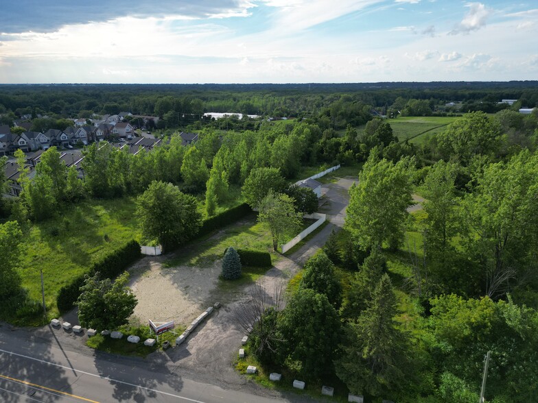 Boul Sainte-Rose, Laval, QC en venta - Vista aérea - Imagen 2 de 2