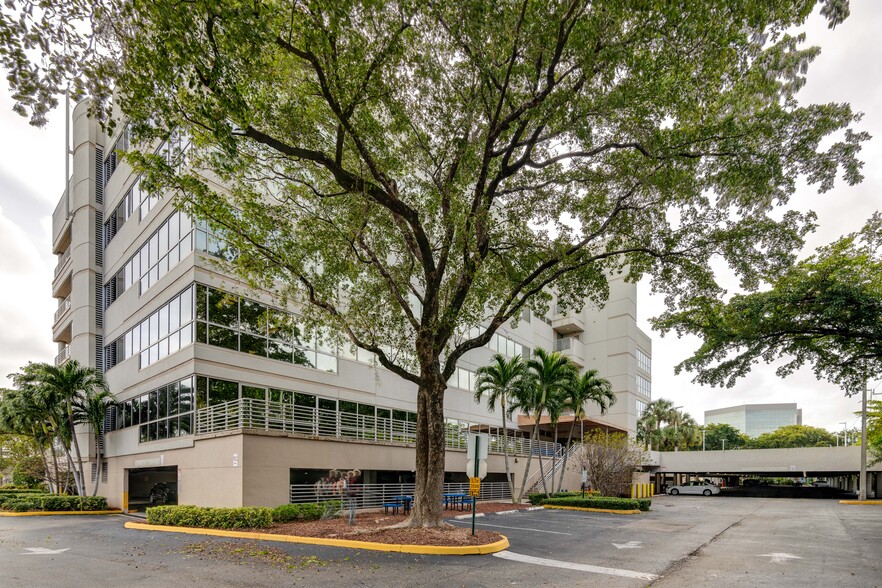 200 W Cypress Creek Rd, Fort Lauderdale, FL en venta - Foto del edificio - Imagen 3 de 19