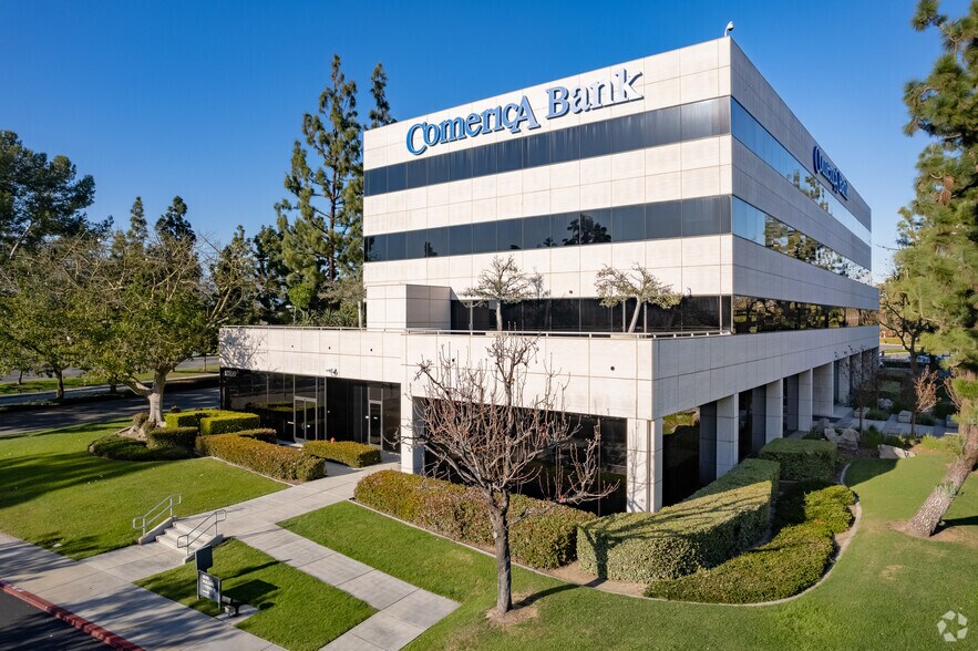 13200 Crossroads Parkway N, City Of Industry, CA en alquiler - Foto del edificio - Imagen 2 de 6