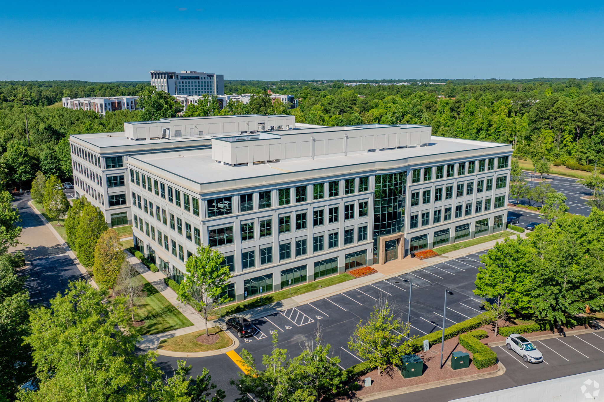 8020 Arco Corporate Dr, Raleigh, NC en alquiler Foto del edificio- Imagen 1 de 30