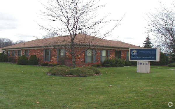 5005 E Fourteen Mile Rd, Sterling Heights, MI en alquiler - Foto del edificio - Imagen 3 de 4