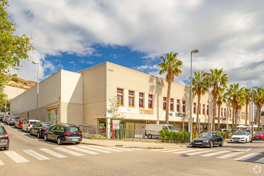 Local en Badalona, Barcelona en venta - Foto del edificio - Imagen 1 de 18
