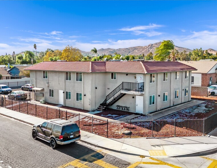 5748 Tilton Ave, Jurupa Valley, CA en venta - Foto del edificio - Imagen 1 de 41