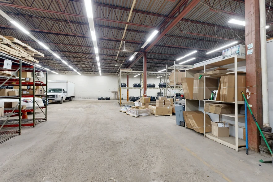 NNN Industrial | 100% Leased | 8+ Acres cartera de 2 inmuebles en venta en LoopNet.es - Matterport 3D Scan - Imagen 3 de 35