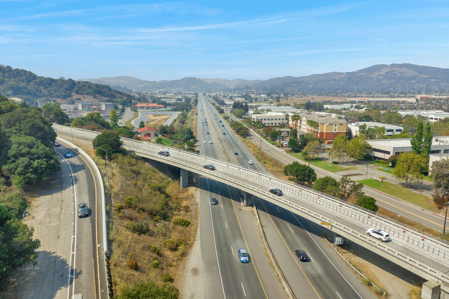 1925 Francisco Blvd E, San Rafael, CA en venta - Foto del edificio - Imagen 3 de 41