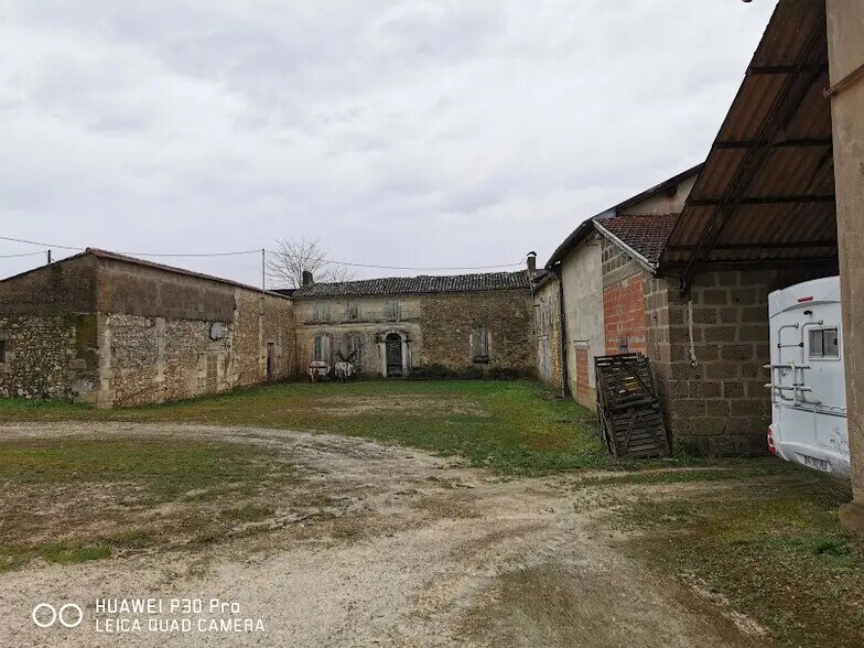 Nave en Villegouge en venta - Foto del edificio - Imagen 1 de 2