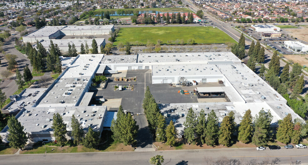 2842 N Business Park Ave, Fresno, CA en venta - Foto del edificio - Imagen 3 de 15