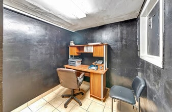 6358-6360 Van Nuys Blvd, Van Nuys, CA en alquiler Foto del interior- Imagen 1 de 7