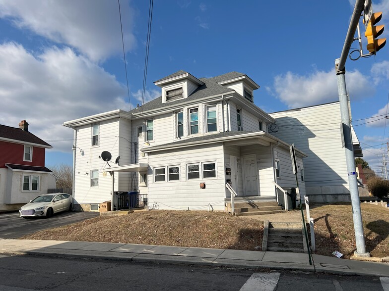 11 Apts + Garage on Edgmont Ave cartera de 3 inmuebles en venta en LoopNet.es - Foto del edificio - Imagen 1 de 2