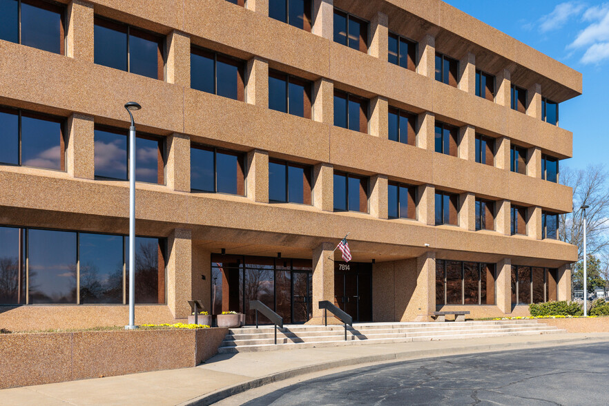 7814 Carousel Ln, Richmond, VA en alquiler - Foto del edificio - Imagen 1 de 5