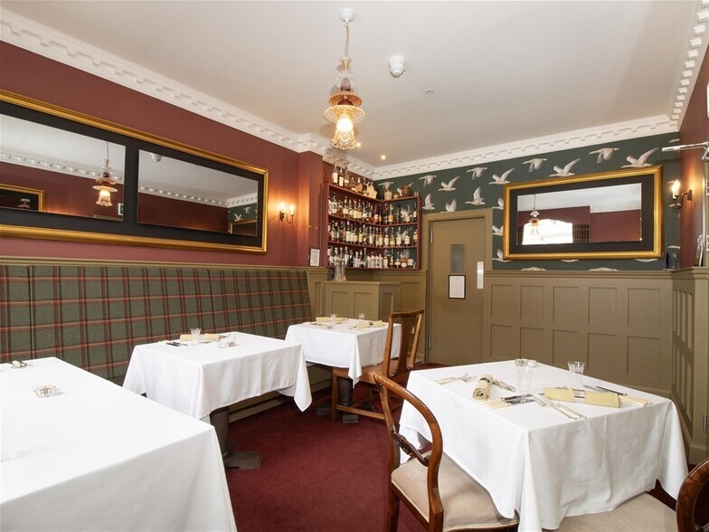 Self-Catering Premises With Flat & Licensed Function Suite, Beauly en venta - Foto del edificio - Imagen 2 de 22