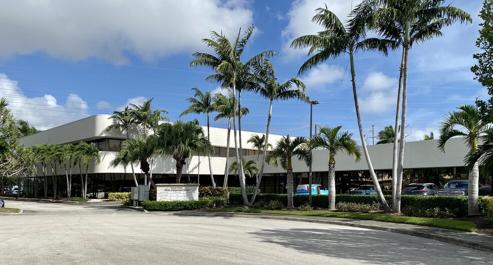 5840 Corporate Way, West Palm Beach, FL en alquiler - Foto del edificio - Imagen 1 de 13