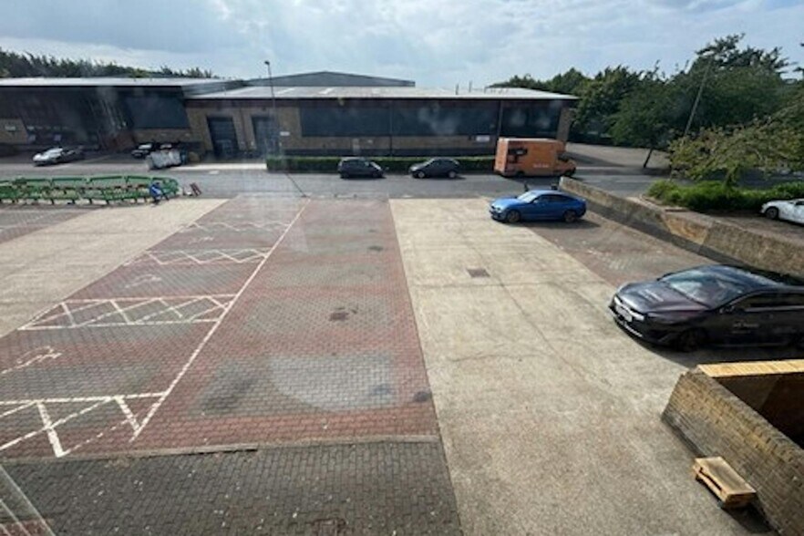 Grafton Way, Basingstoke en alquiler - Foto del edificio - Imagen 2 de 3