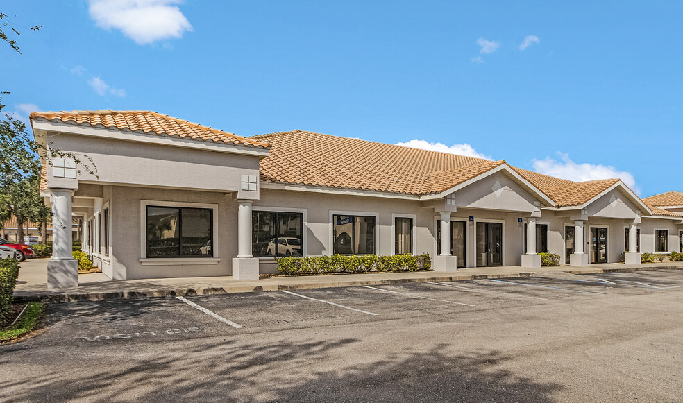 14421 Metropolis Ave, Fort Myers, FL en alquiler - Foto del edificio - Imagen 1 de 9