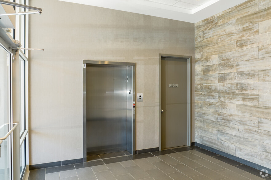 175 Galaxy Blvd, Toronto, ON en alquiler - Lobby - Imagen 3 de 3