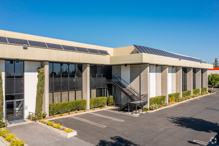 330 E Lambert Rd, Brea, CA en venta - Foto del edificio - Imagen 2 de 16