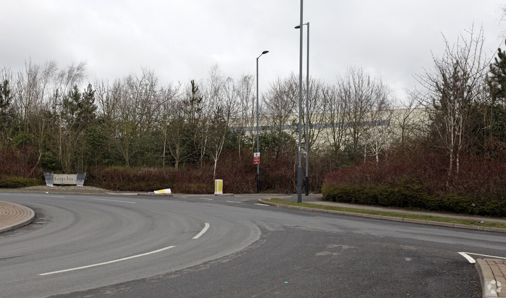 661 Castle Mound Way, Rugby en alquiler - Foto del edificio - Imagen 3 de 7