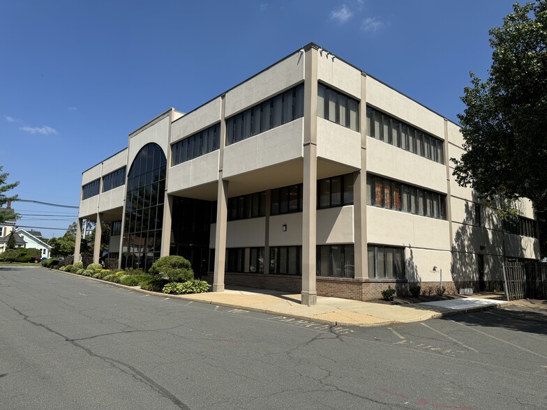 622 Georges Rd, North Brunswick, NJ en venta - Foto del edificio - Imagen 1 de 11