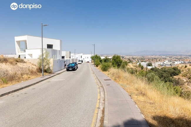 Más detalles de Calle Río Guadalfeo, 34, La Zubia - Terreno en venta