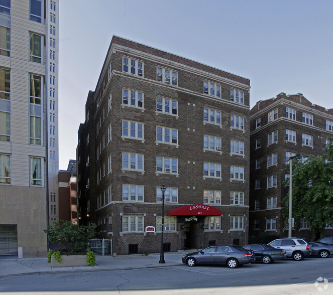 913 E Kilbourn Ave, Milwaukee, WI en venta - Foto principal - Imagen 1 de 2