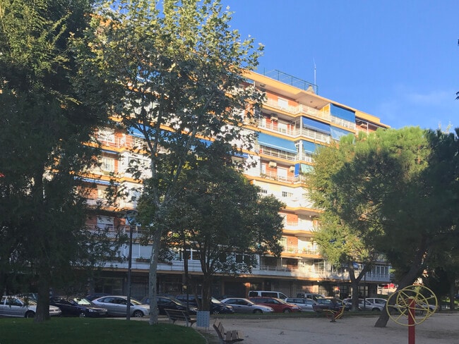Más detalles de Calle Montecarlo, 1, Móstoles - Edificio residencial​ en venta