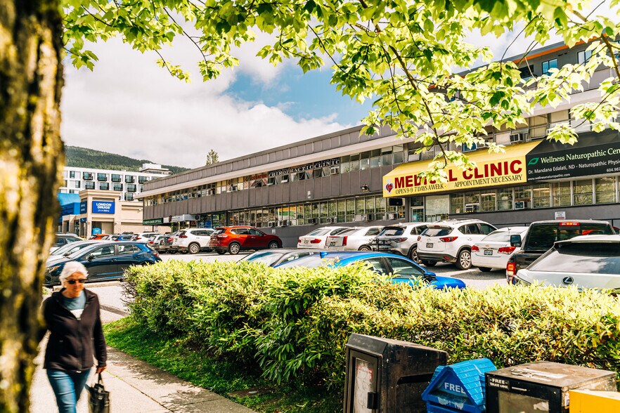 1900-1950 Lonsdale Ave, North Vancouver, BC en alquiler - Foto del edificio - Imagen 3 de 6