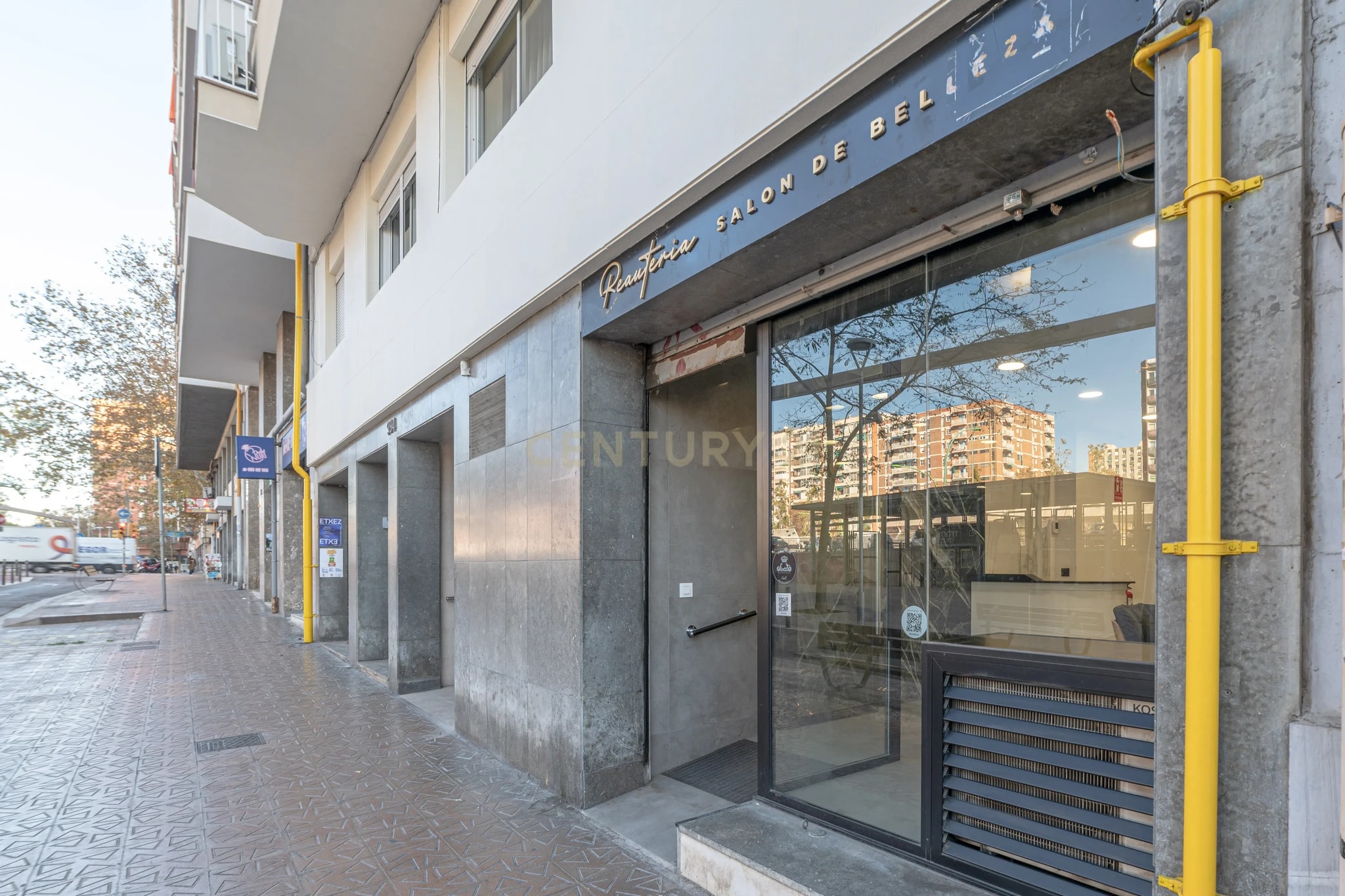 Edificio residencial en Barcelona, Barcelona en venta Foto del edificio- Imagen 1 de 3