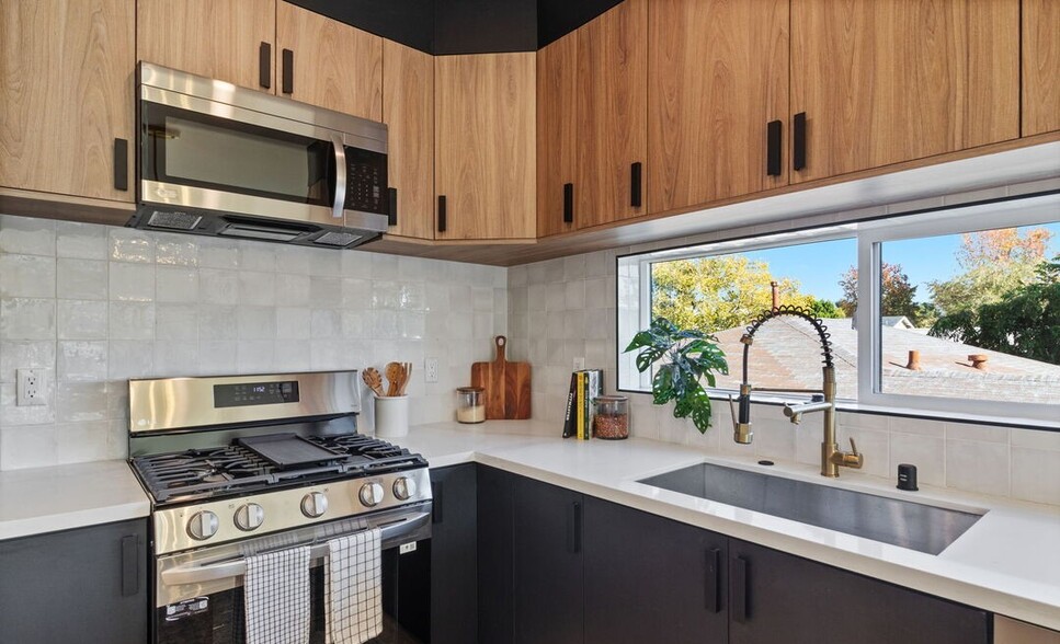 10827 Hartsook St, North Hollywood, CA en venta - Foto del edificio - Imagen 3 de 31