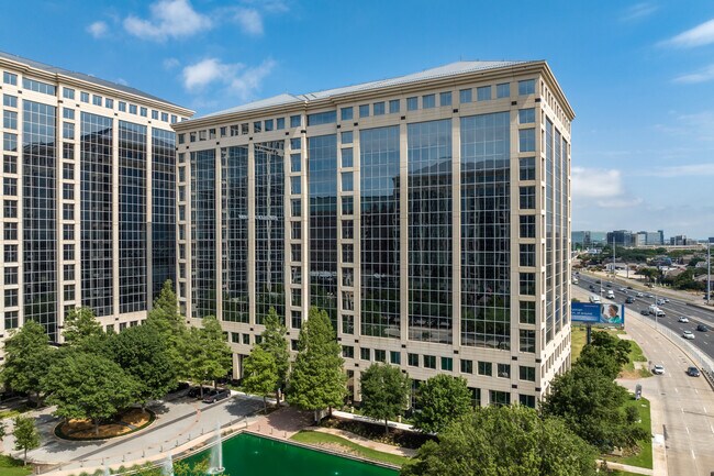 Más detalles de 14241 Dallas Pky, Dallas, TX - Oficina en alquiler