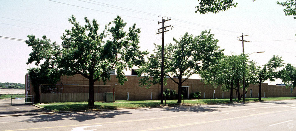 603 Cantiague Rock Rd, Westbury, NY en alquiler - Foto del edificio - Imagen 1 de 3