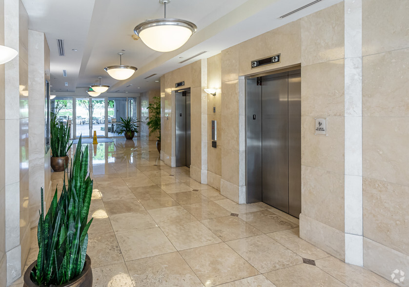 1571 Sawgrass Corporate Pky, Sunrise, FL en alquiler - Lobby - Imagen 2 de 3