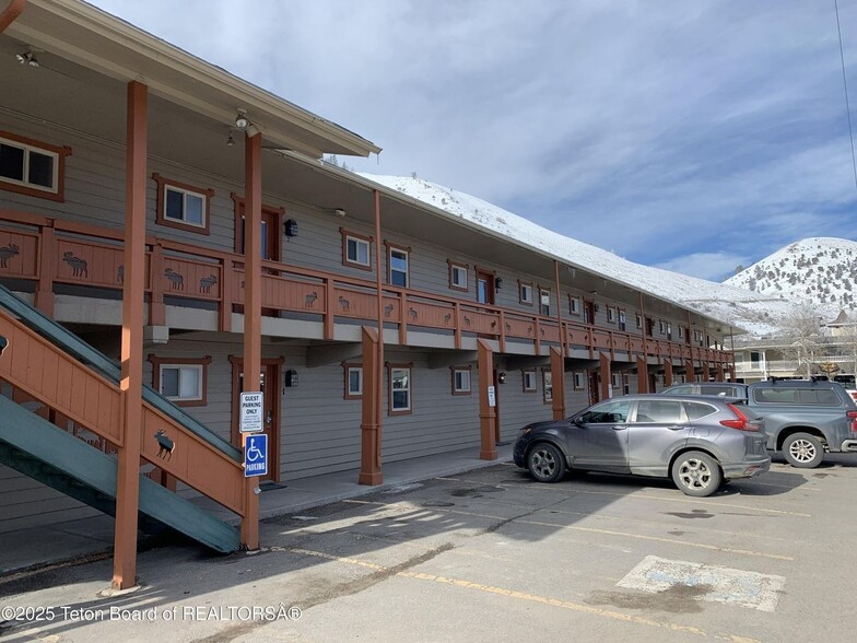 325-335 W Broadway Ave, Jackson, WY en venta - Foto del edificio - Imagen 2 de 8