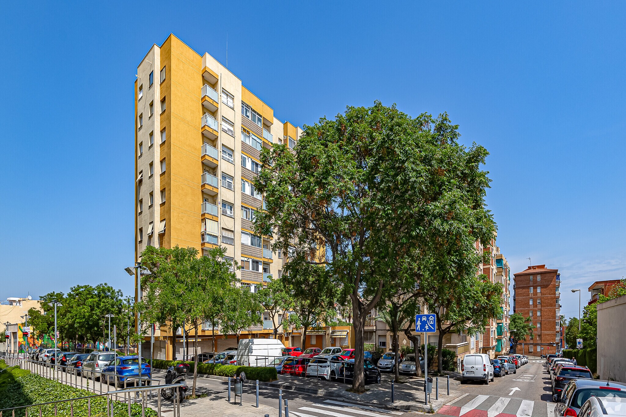 Edificio residencial en Sant Boi de Llobregat, Barcelona en venta Foto principal- Imagen 1 de 4