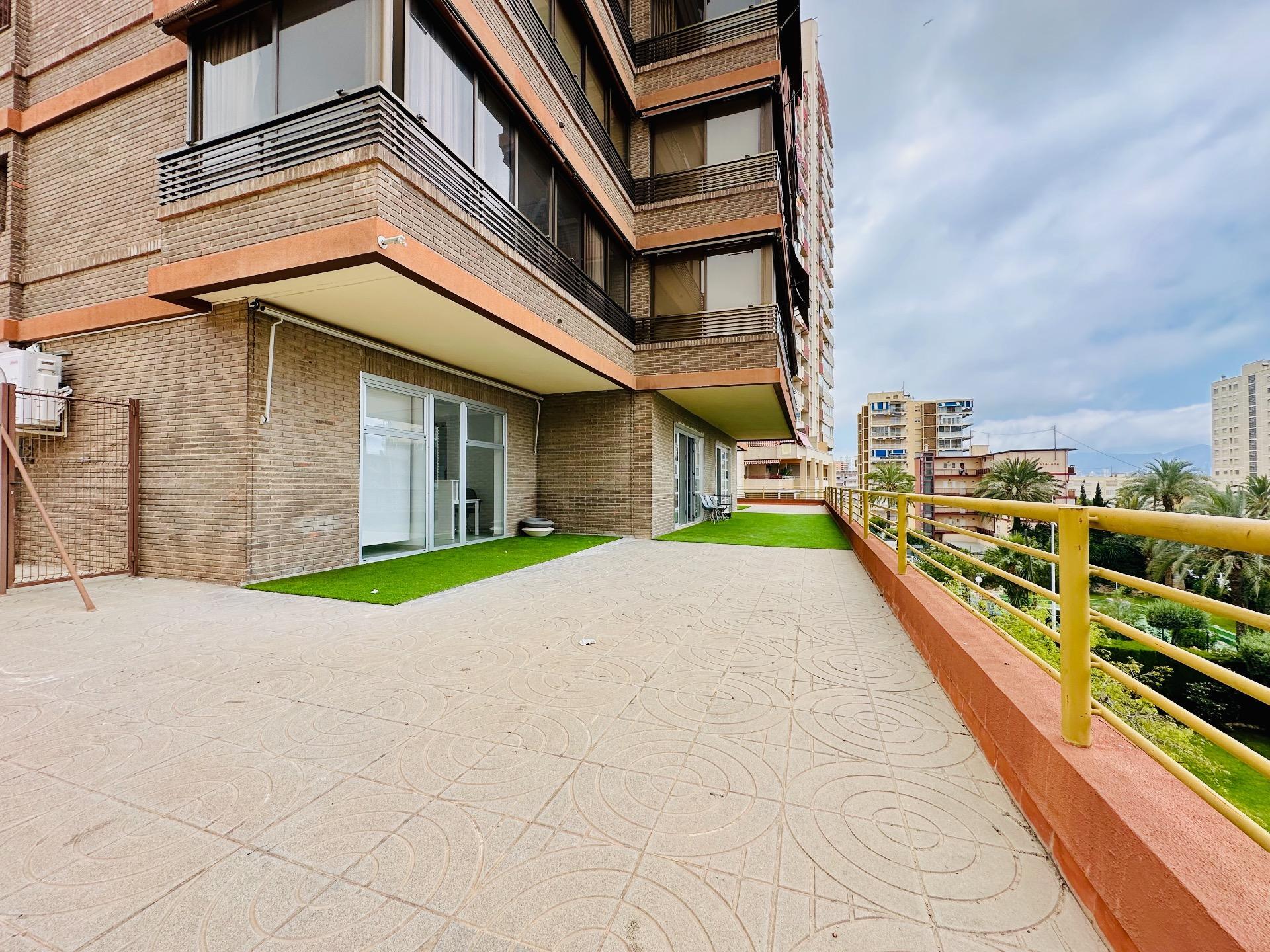 Oficina en Benidorm, Alicante en alquiler Foto principal- Imagen 1 de 3