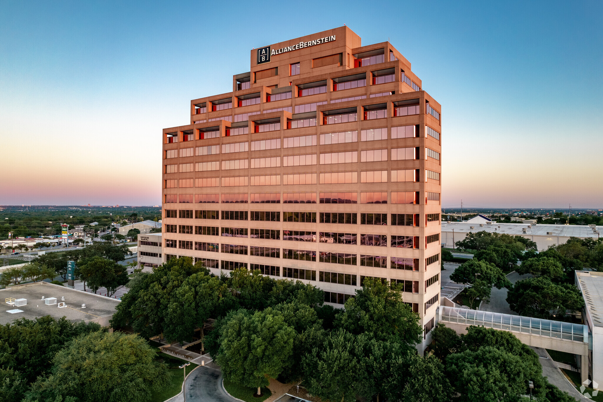 8000 IH-10 W, San Antonio, TX en alquiler Foto del edificio- Imagen 1 de 22