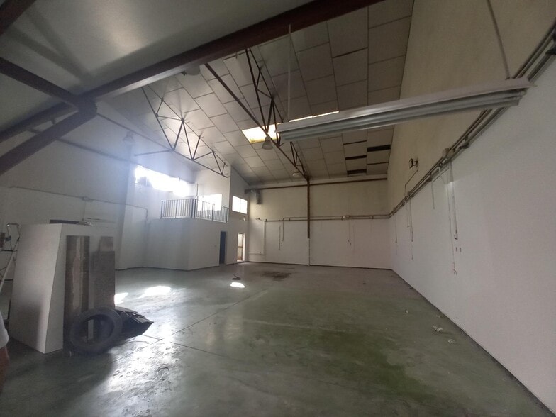 Nave en Elche en alquiler - Foto del interior - Imagen 2 de 10