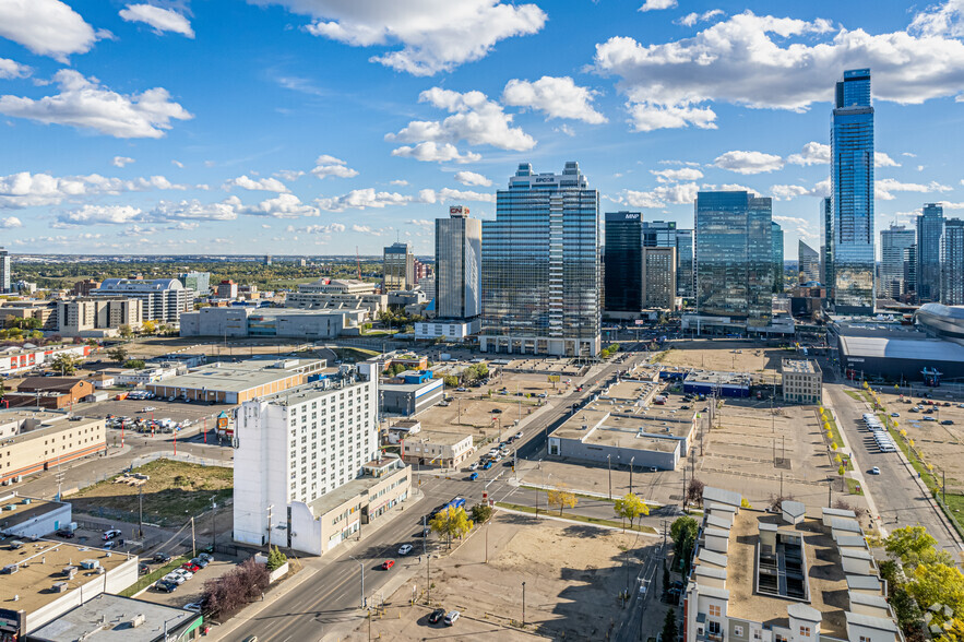 10609 101st St NW, Edmonton, AB en alquiler - Vista aérea - Imagen 1 de 3