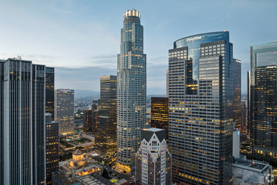 633 W 5th St, Los Angeles, CA en alquiler - Foto del edificio - Imagen 1 de 27