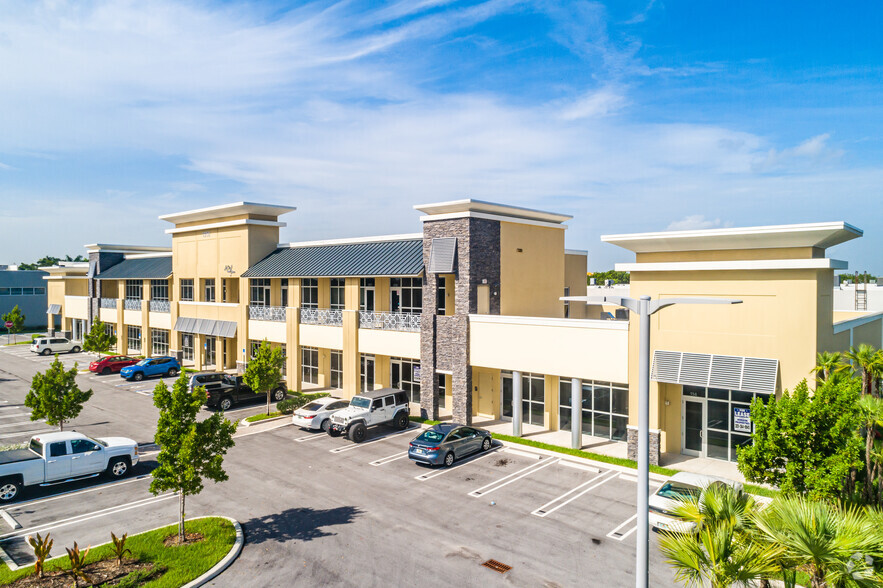 13750 NW 107th Ave, Hialeah Gardens, FL en alquiler - Foto del edificio - Imagen 1 de 6