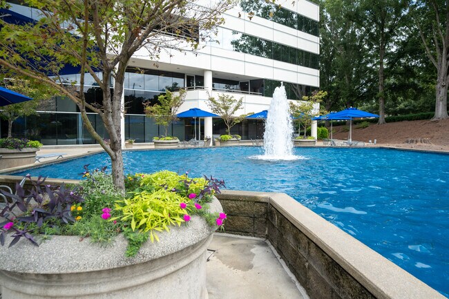 Más detalles de 6601 Six Forks Rd, Raleigh, NC - Oficina en alquiler