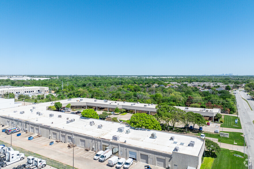 1517 W Carrier Pky, Grand Prairie, TX en alquiler - Foto del edificio - Imagen 3 de 14