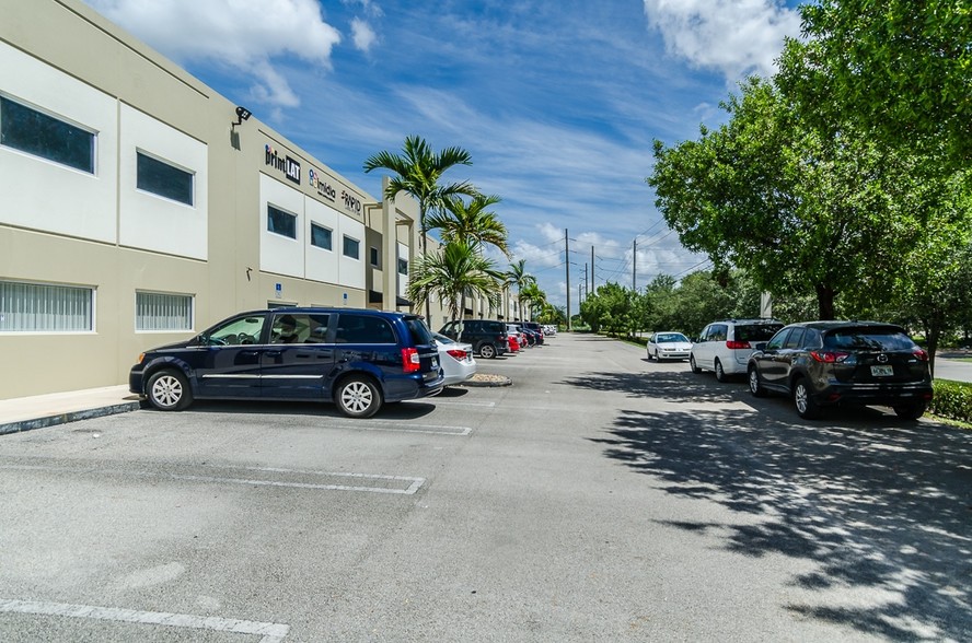 10800 NW 21st St, Miami, FL en alquiler - Foto del edificio - Imagen 3 de 25