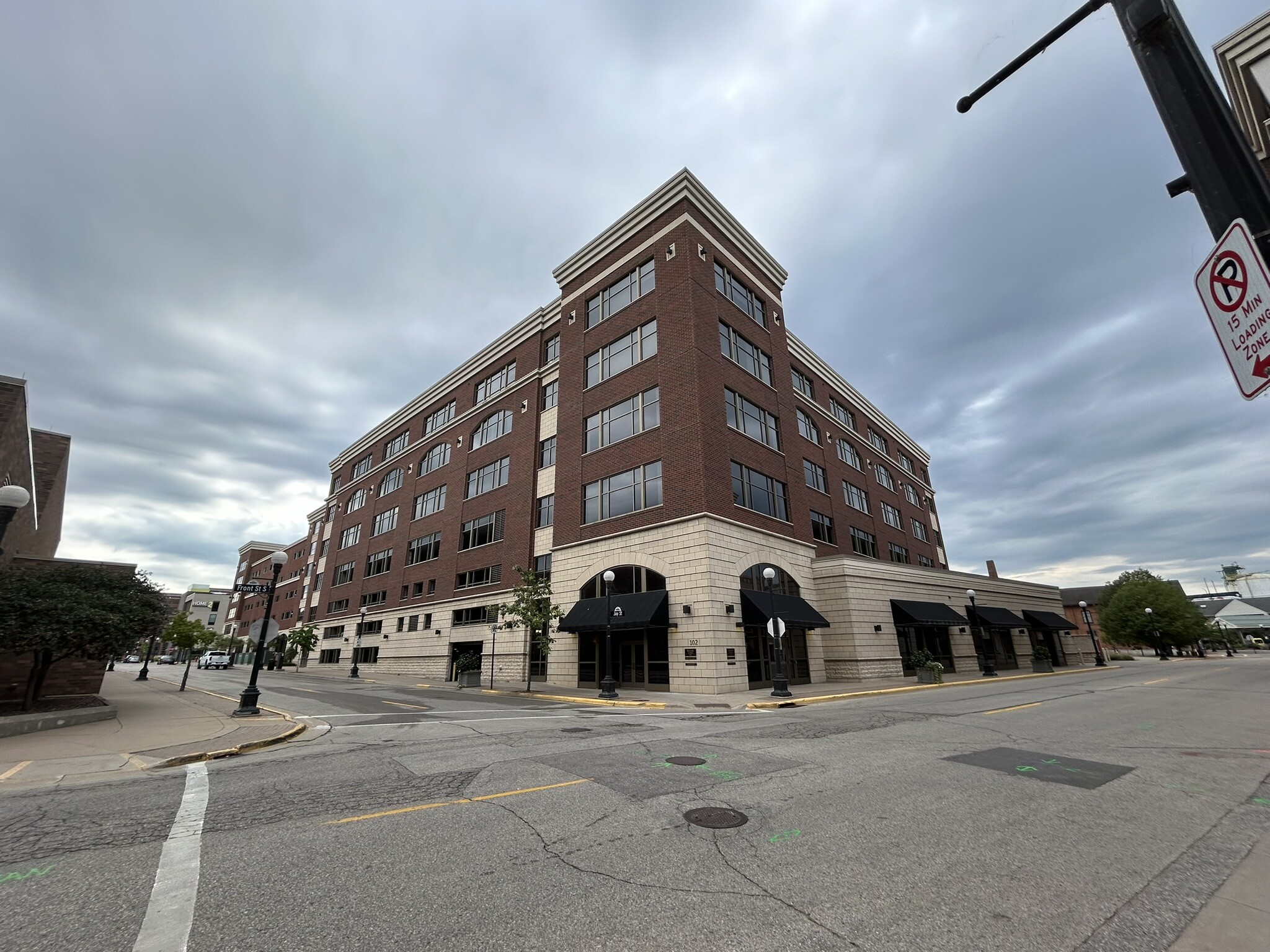 102 Jay St, La Crosse, WI en alquiler Foto del edificio- Imagen 1 de 8