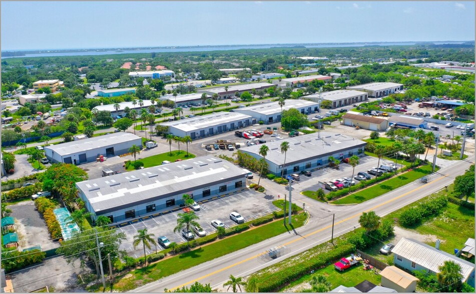 672 Old Dixie Hwy, Vero Beach, FL en alquiler - Vista aérea - Imagen 1 de 25