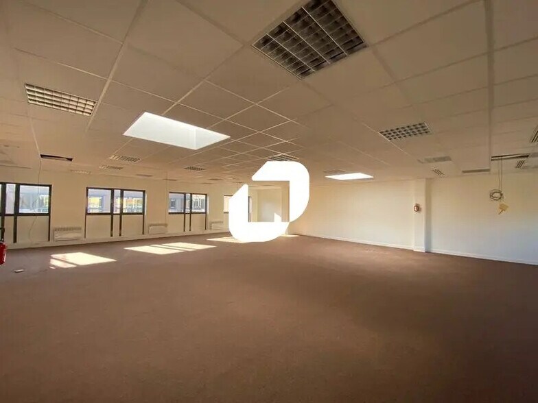 39 Avenue Des 3 Peuples, Montigny-le-Bretonneux en alquiler - Foto del interior - Imagen 2 de 18